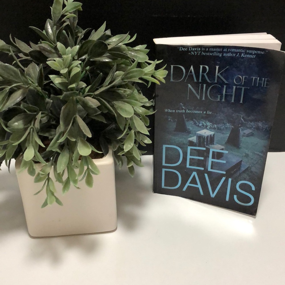 Dark of the Night novel by Dee Davis